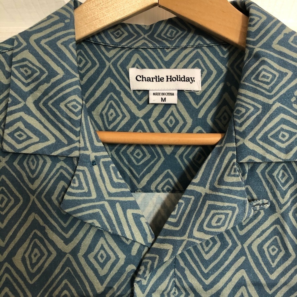 Charlie Holiday Patterned Button-Up Shirt | M​​ - Picture 4 of 4